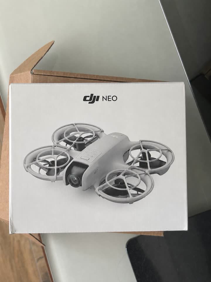 Prodajem dron DJI NEO