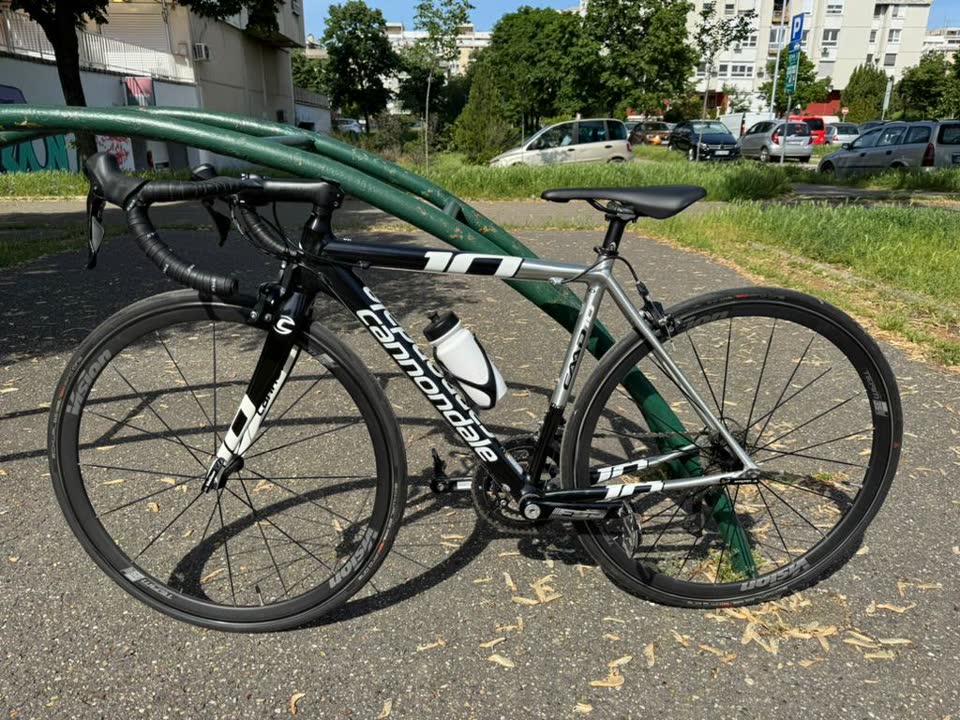 Шоссейный велосипед Cannondale CAAD 10