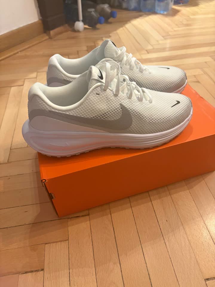 Кроссовки Nike 43
