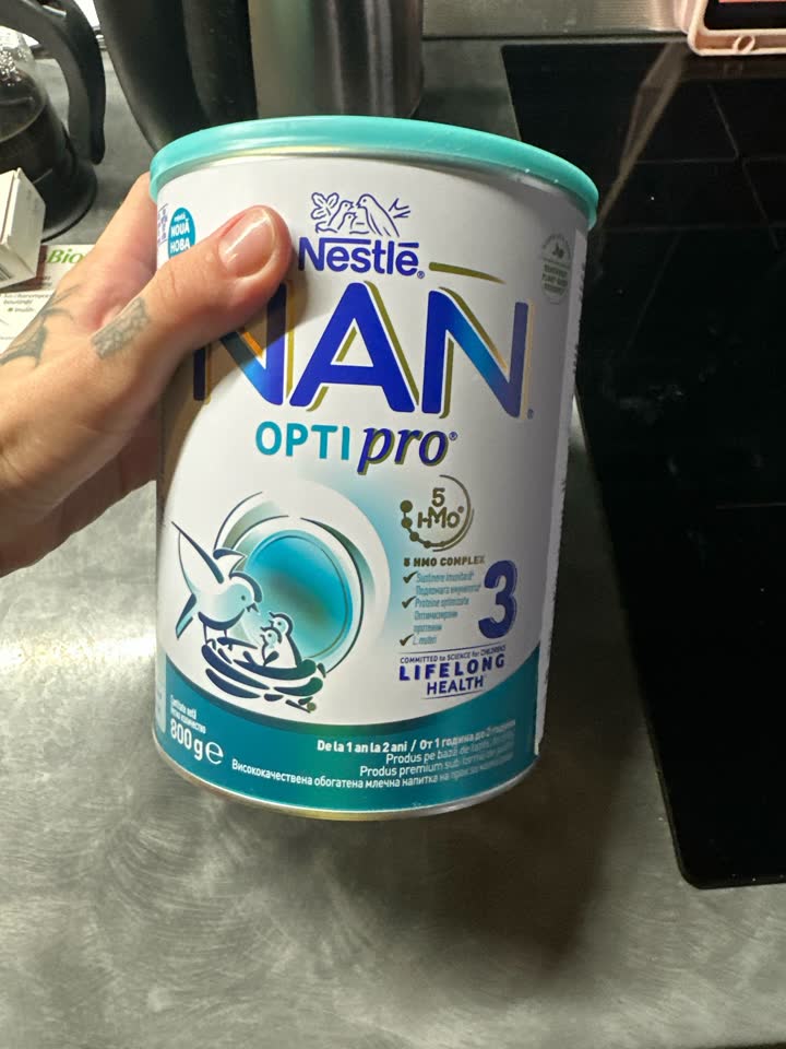 Открытая банка смеси