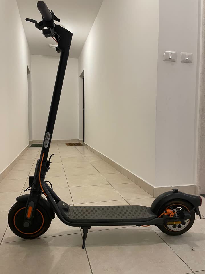Продаю самокат/электросамокат Segway Ninebot Kickscooter F40I