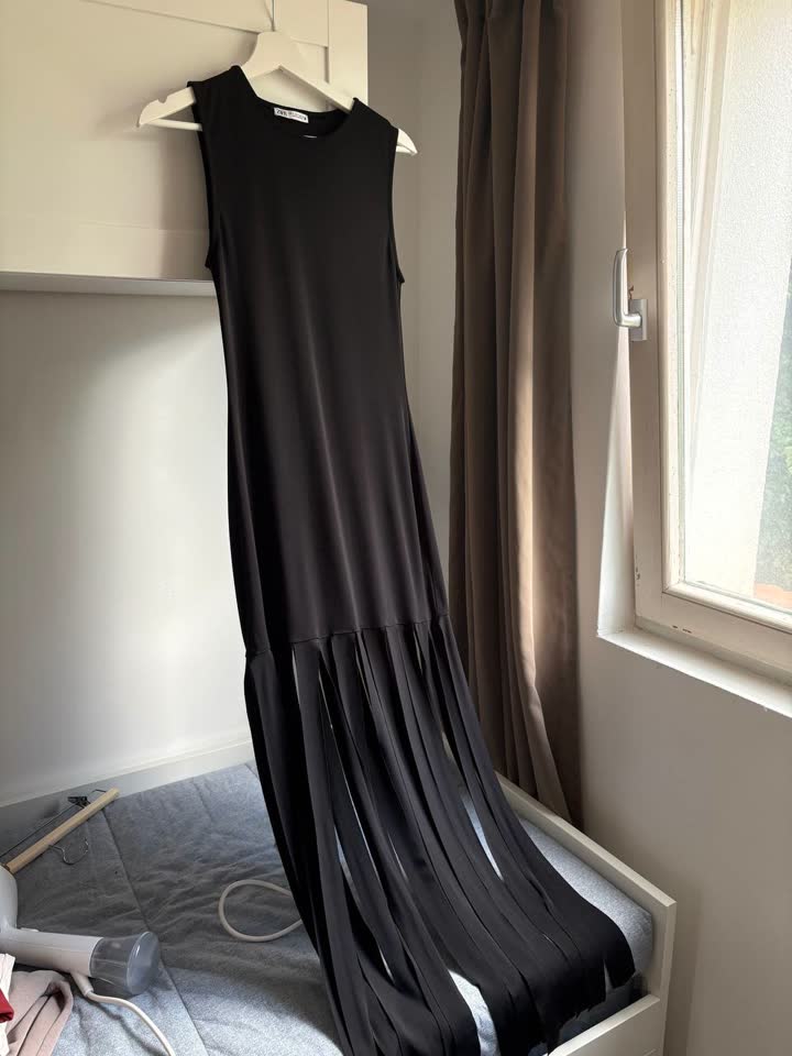 Платье Zara с длинной бахромой