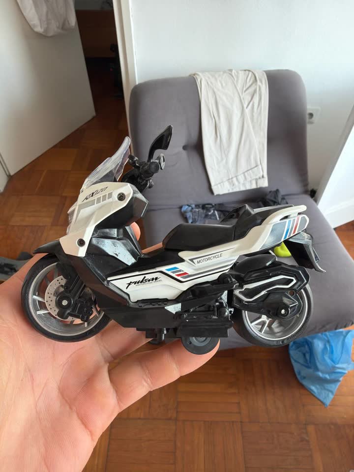 Igračka motocikl - 500 din