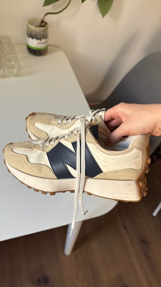 New Balance 327