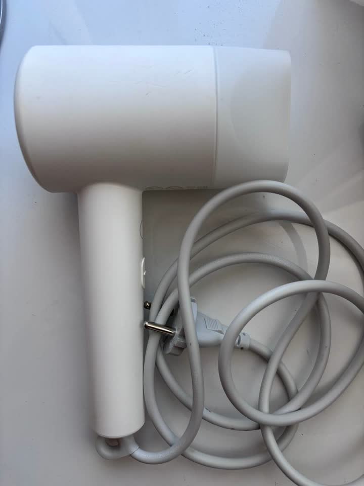 Prodajem fen Xiaomi Hair Dryer H300