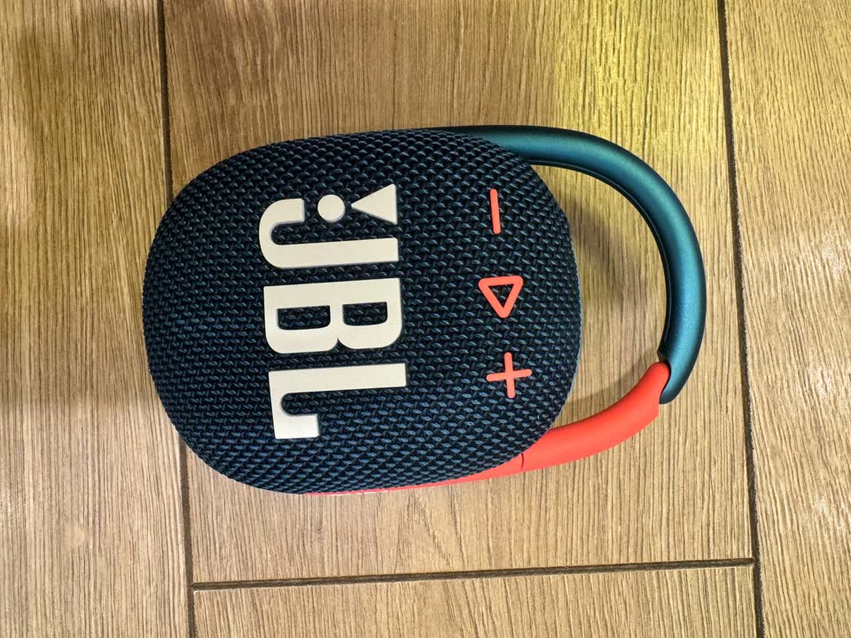 Продам колонку JBL Clip 4