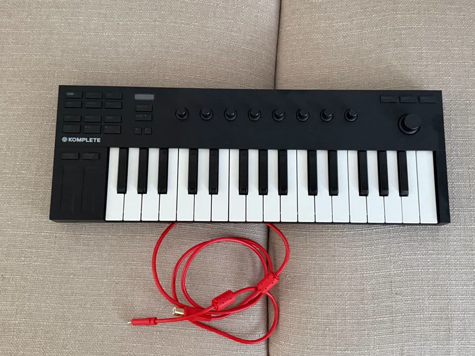 миди-клавиатура Komplete Kontrol M32