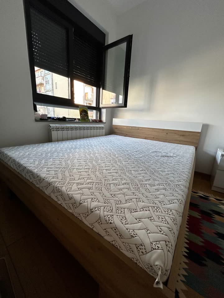 Продаю кровать с матрасом
