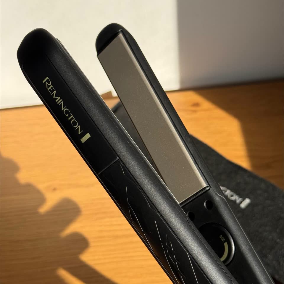 Pegla za kosu / ispravljač za kosu Remington S3500
