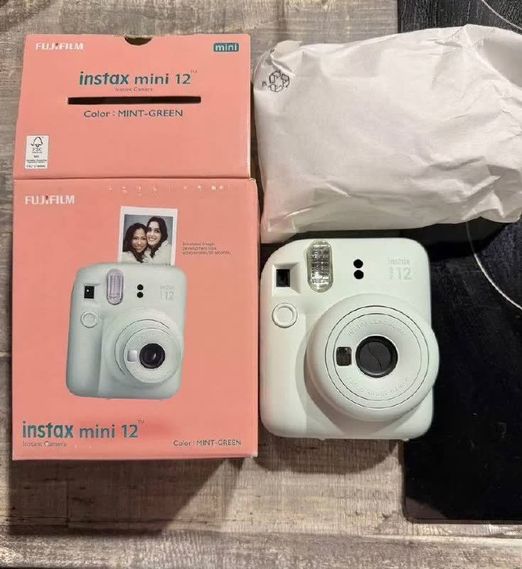 Фотоаппарат с мгновенной печатью Instax Mini 12