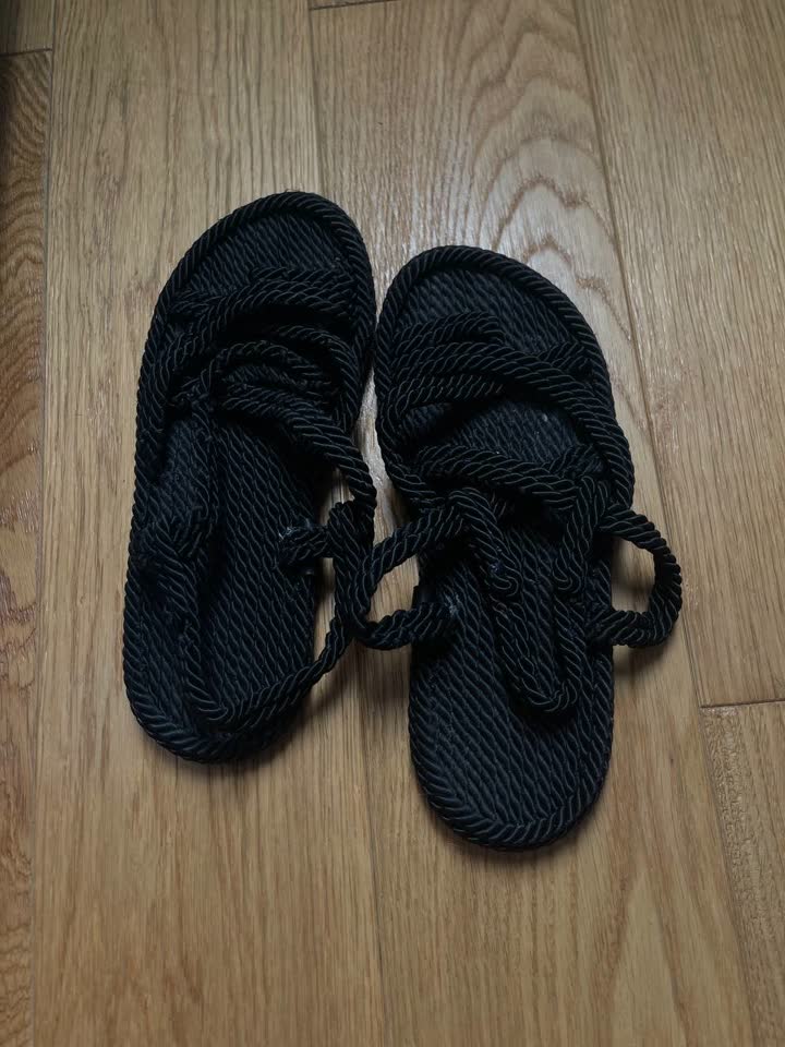 Poklanjam muške sandale