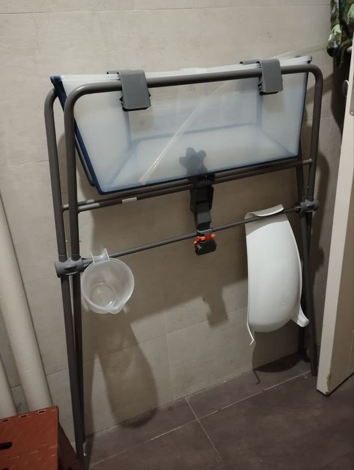 Ванночка и стойка STOKKE FLEXI BATH с горкой для младенцев