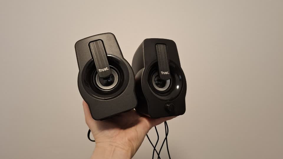 Супер-простые колонки Trust, jack 3.5mm, питание от usb