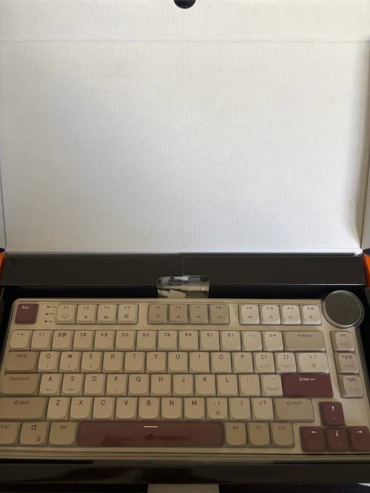 Prodajem mehaničku tastaturu RK N80 Rosy Clouds