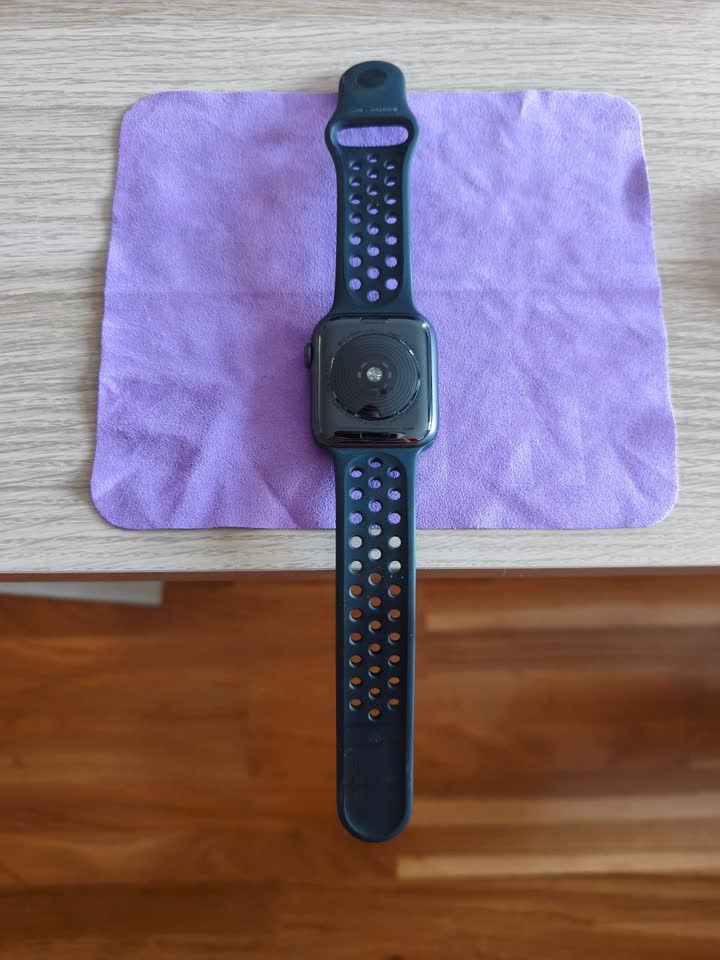 Prodajem Apple Watch 4 i Apple Watch SE Nike