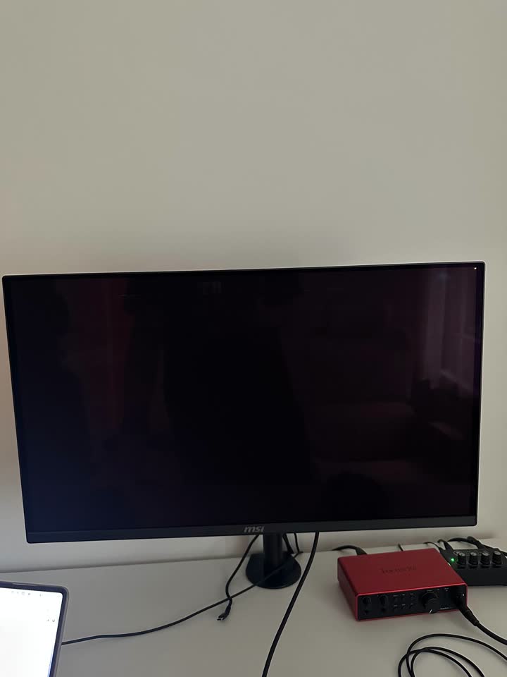 Prodajem monitor MSI 27’ MAG 272QP QD-OLED 240 Hz
