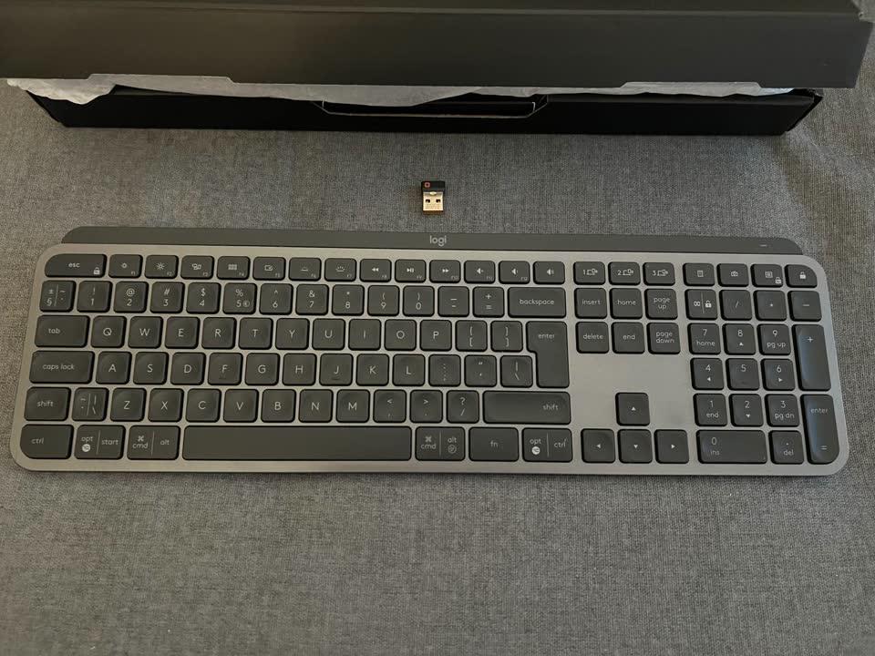Продам клавиатуру Logitech mx keys