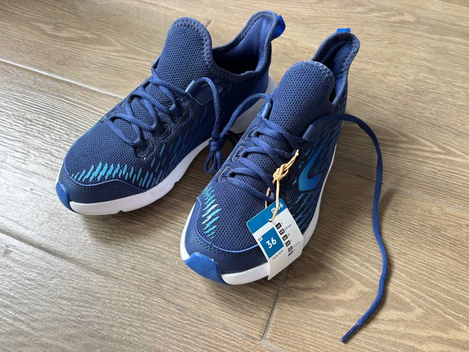 Совершенно новые кроссовки 36 размера из Decathlon