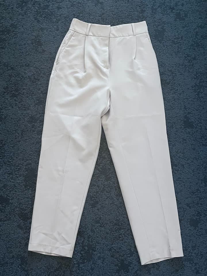 Odeća: pantalone, šorts, farmerke