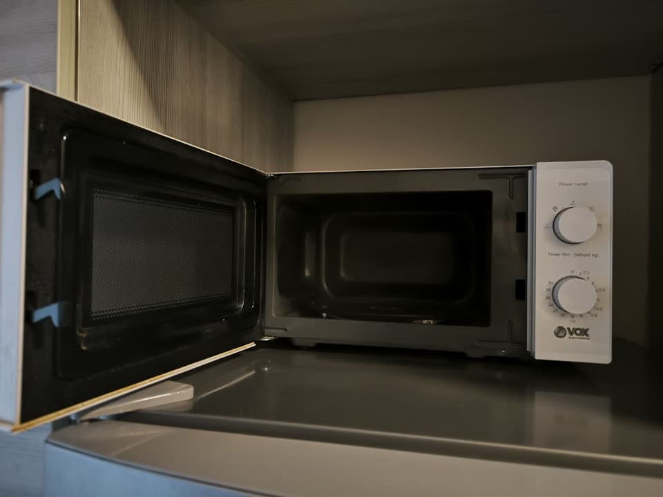 Продажа микроволновки, электропростыней, электросапога и ширмы Икея