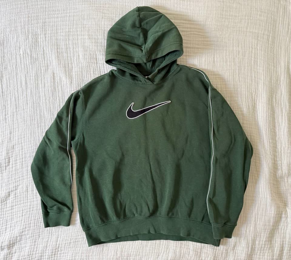 Odeća za tinejdžera: hoodie, šuškavac, majice, vetrovka