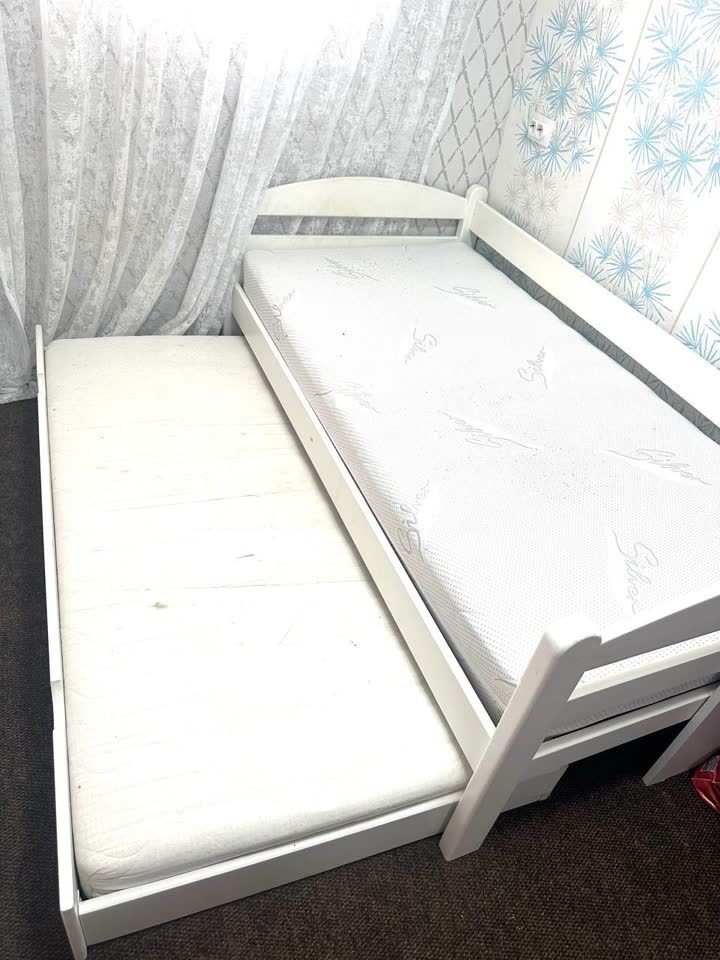 Двухуровневая выдвижная кровать + матрасы