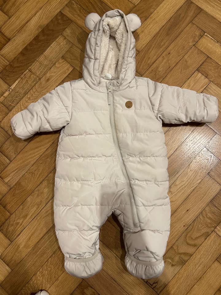 H&M bežasti kombinezon