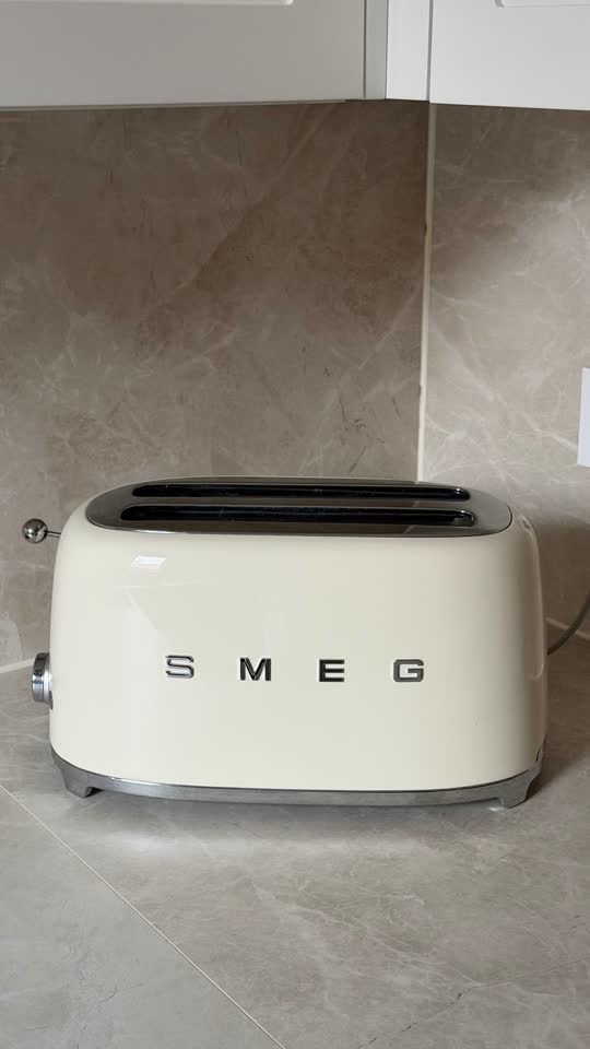 Тостер Smeg Maxi, кремовый цвет – снижение цены