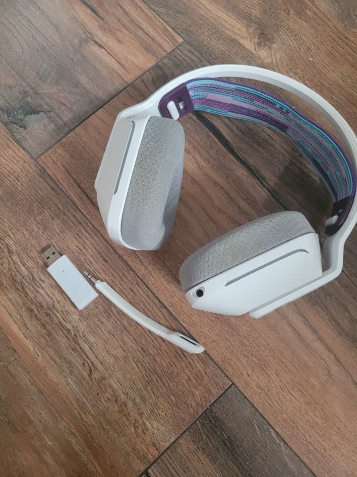Prodajem slušalice Logitech G733