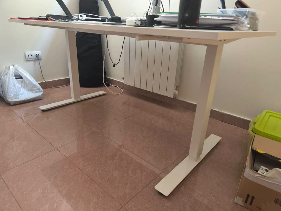 Kancelarijski sto IKEA TROTTEN.