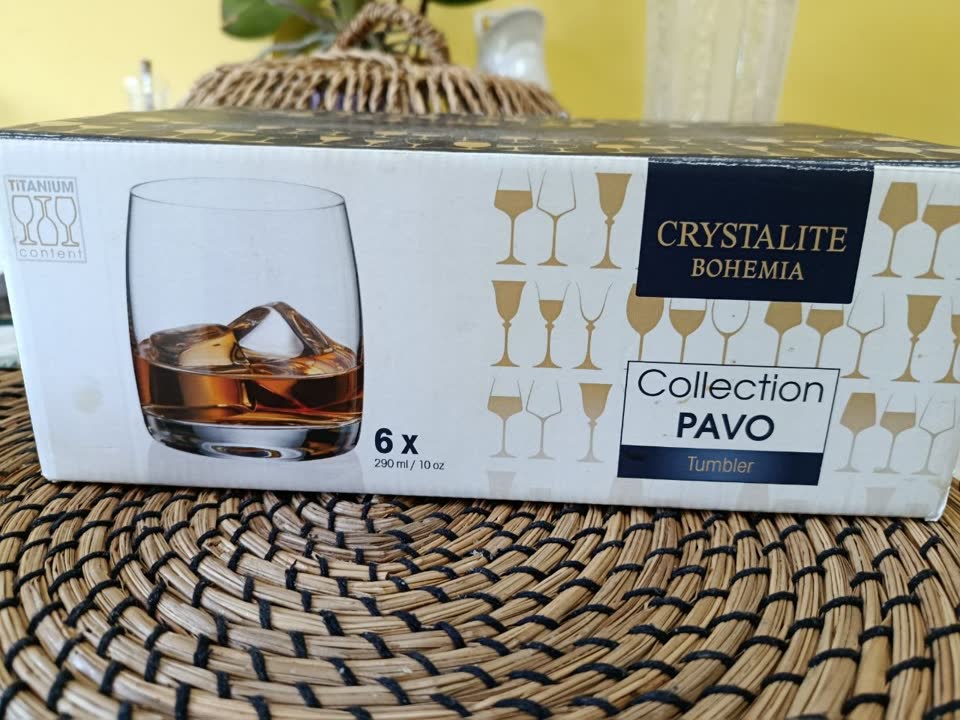 Čaše za viski i činije za salatu