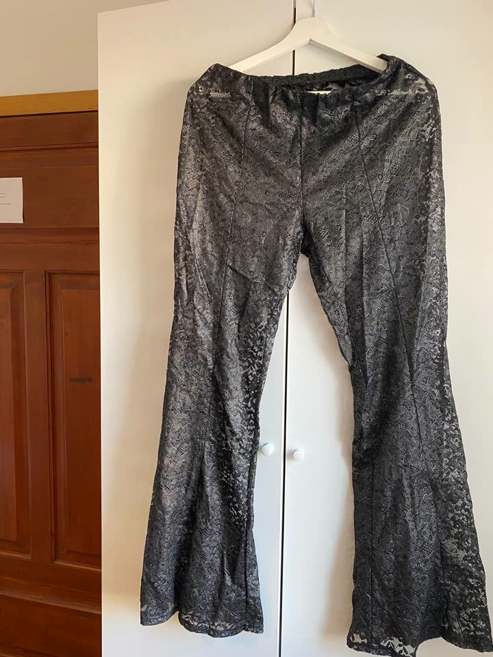 Providne crne čipkaste pantalone H&M