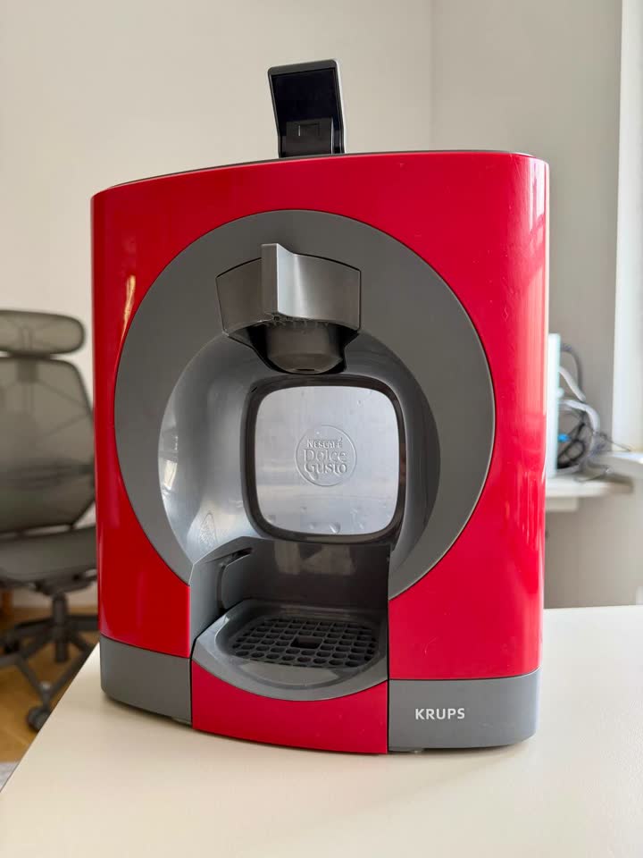 Prodajem aparat za kafu KRUPS Nescafe Dolce Gusto Oblo KP110