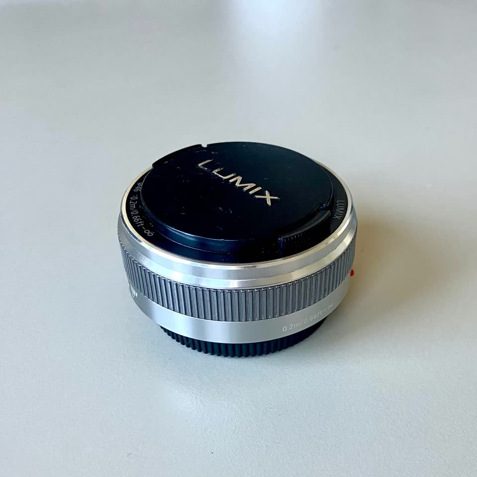 Panasonic LUMIX G 20mm f/1.7 II ASPH svetlosni objektiv + 6 svetlosnih filtera (46 mm)
