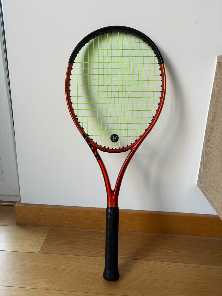 Prodajem teniski reket Wilson Burn v5 (100LS)