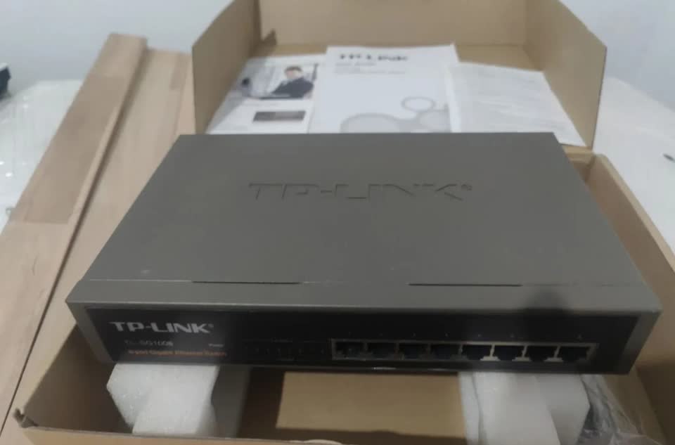 TP-LINK TL-SG1008 8-port gigabit ethernet switch