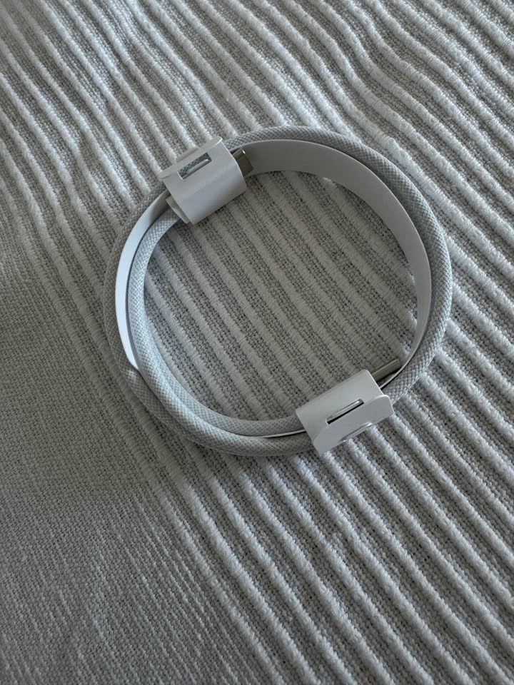 Продам оригинальный плетеный кабель Apple USB-C — USB-C (от AirPods Pro 2)
