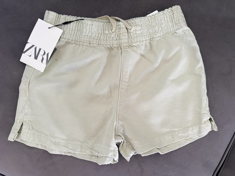 Новые шорты для девочки Zara. Размер 134. Без утяжек.