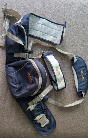 Хипсит с удобными креплениями для малыша и лямкой на плечо