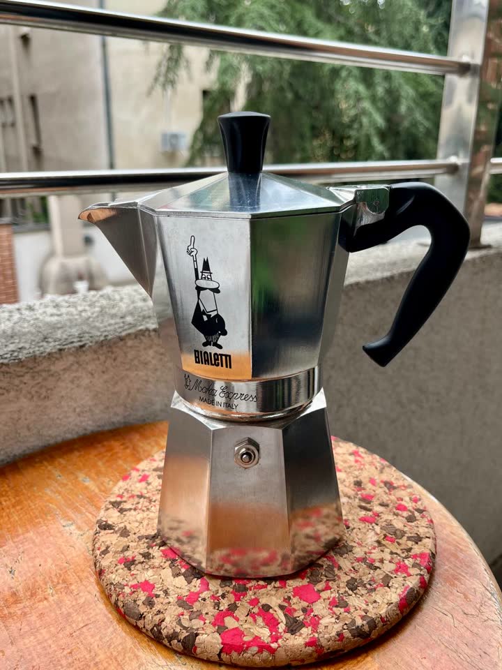 Bialetti moka express 6 cup + IKEA viseće police-organajzer