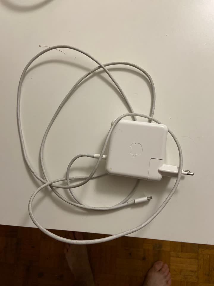 Originalni Apple punjač Type-C sa obe strane