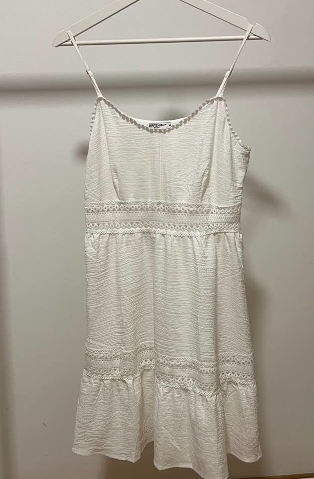 1.М 400 динар 2. h&M м 1500 динар 3.Zarina M 1400 динар 4.Итальянское платье 1000 динар 5.М 
