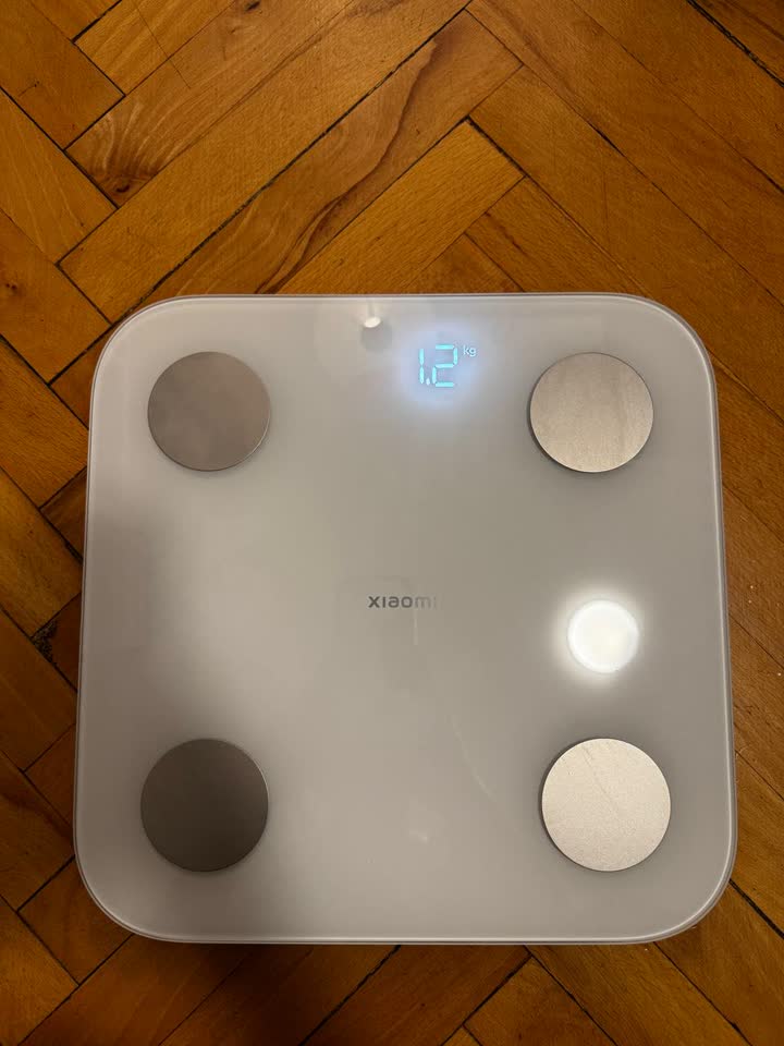Prodajem pametnu elektronsku vagu Xiaomi S400