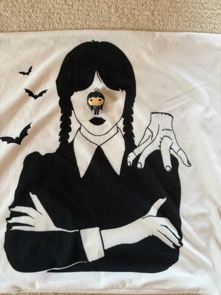 Navlaka za jastuk 50x50 i POP Wednesday za čokoladicu