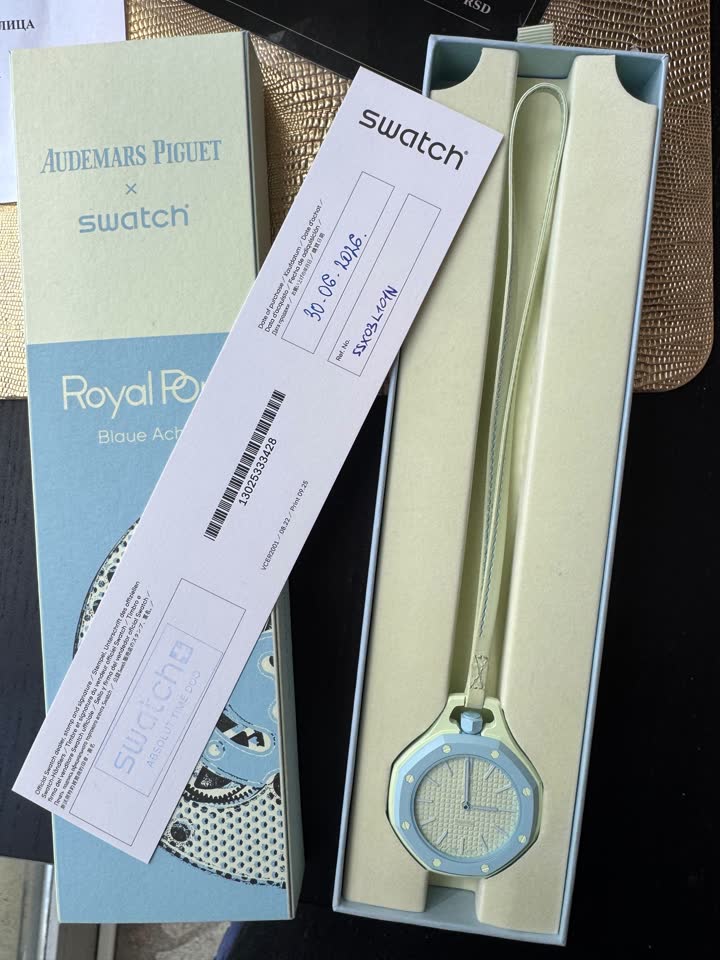 Original Audemars Piguet × Swatch Royal Pop Blaue Acht