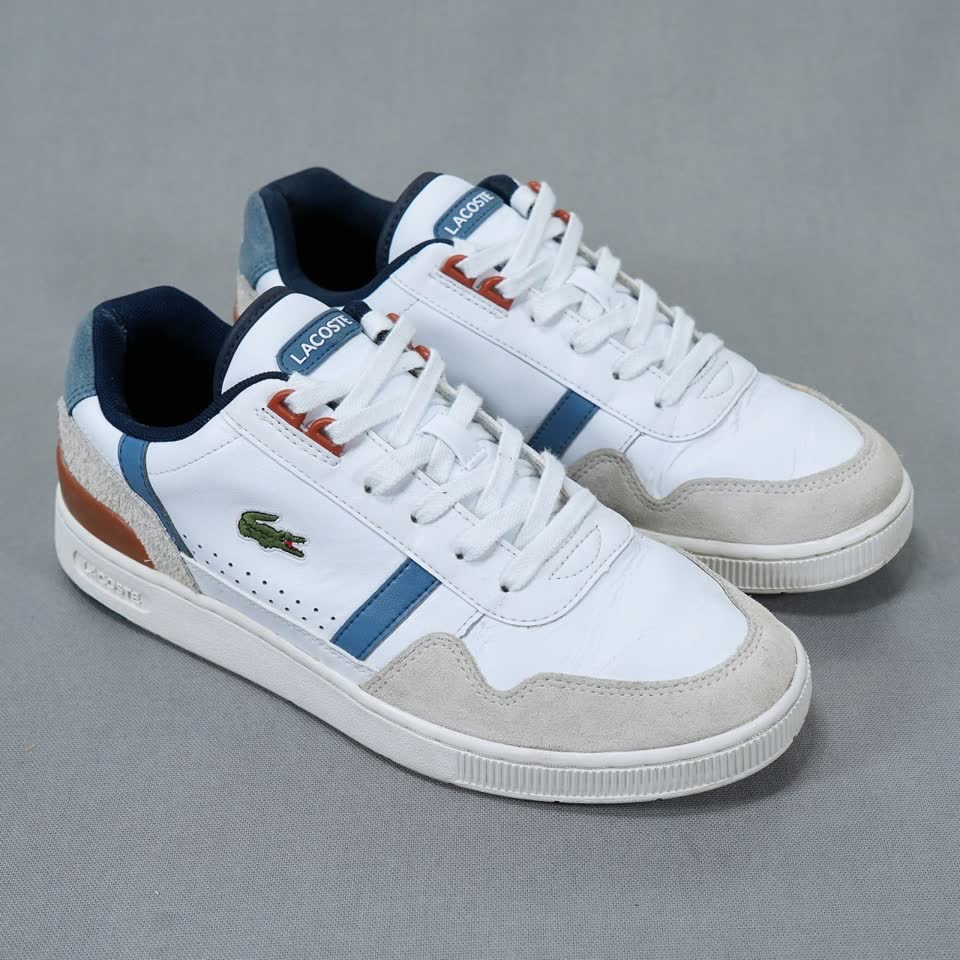 Lacoste T-Clip кроссовки белые / Мужская рубашка Pepe Jeans London / Pierre Cardin Jeanswear мужские бежевые брюки