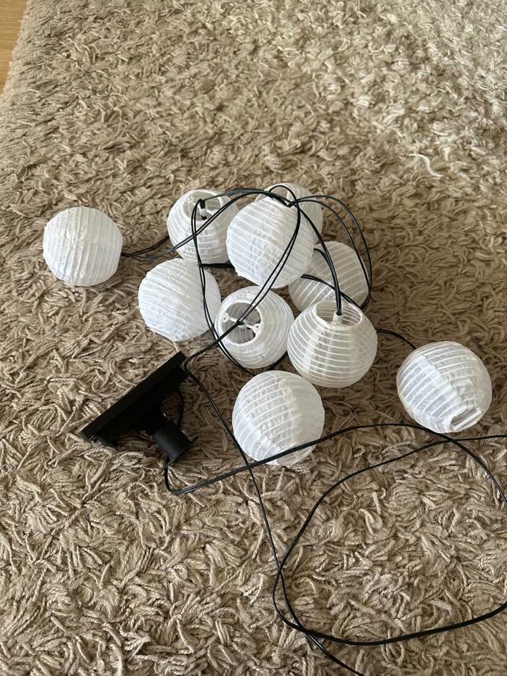 Svetlosni lanac na solarno punjenje