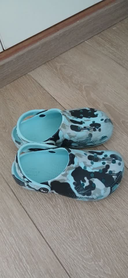 Crocs c 12