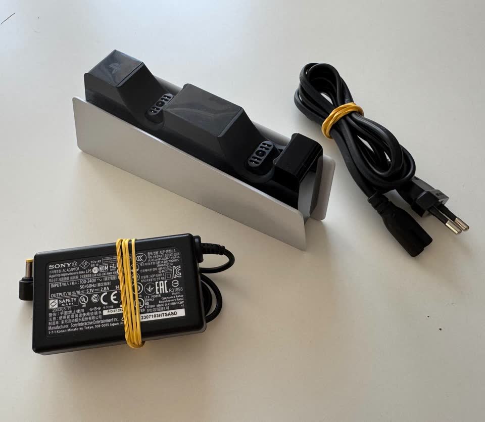Originalni punjač Sony PS5 za DualSense