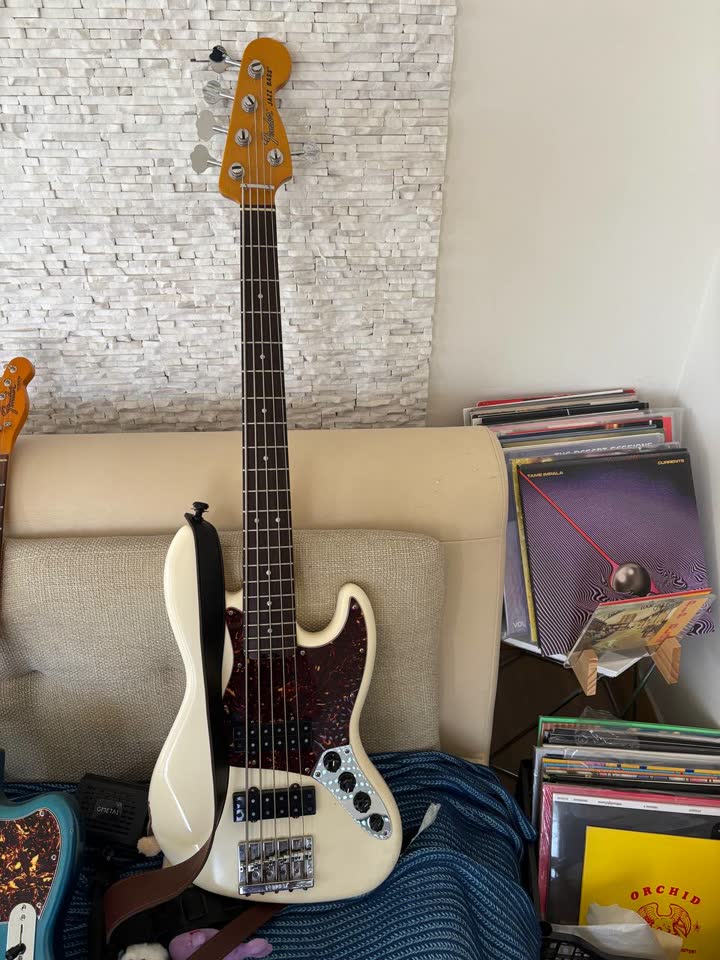 Fender Modern Player Jazz Bass V